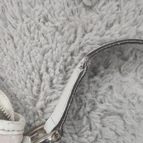 Gucci Pink Crossbody Bag with Gold Accents - Picture 14 of 15